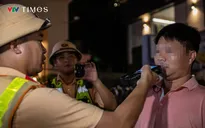 Uống rượu từ hôm trước, sáng hôm sau lái xe đi làm, bị phát hiện có nồng độ cồn thì có bị xử phạt?