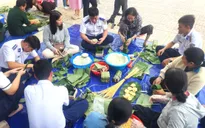Cảnh sát biển gói bánh chưng, bánh tét tặng người nghèo ăn Tết