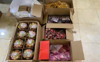 Phát hiện xe ô tô vận chuyển hàng nghìn thực phẩm không rõ nguồn gốc