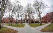 Lầu Năm Góc chấm dứt toàn bộ chương trình đào tạo với Đại học Harvard