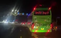 Cận Tết, xe khách tấp nập chạy đêm