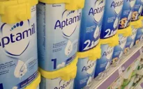 Mở rộng chiến dịch thu hồi sữa công thức nhiễm độc tố tại nhiều quốc gia châu Âu