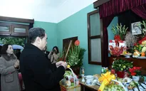 Chủ tịch Quốc hội Trần Thanh Mẫn dâng hương tưởng nhớ Chủ tịch Hồ Chí Minh tại Nhà 67