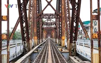 Cầu Long Biên thông tàu trở lại