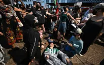 Cảnh sát Australia xịt hơi cay giải tán biểu tình phản đối chuyến thăm của Tổng thống Israel