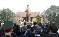 Tổng Bí thư Tô Lâm dâng hương tưởng niệm các đồng chí lãnh đạo tiền bối