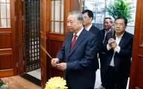 Tổng Bí thư Tô Lâm thắp hương tưởng nhớ các đồng chí nguyên lãnh đạo Đảng, Nhà nước