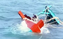 Va vào đá ngầm gây chìm tàu, 3 thuyền viên được cứu sống