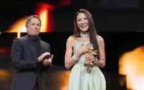 Dương Tử Quỳnh nhận giải Gấu vàng cho thành tựu điện ảnh trong lễ khai mạc Liên hoan phim Berlin