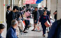 Bến xe Hà Nội nhộn nhịp người dân về quê đón Tết