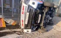 Xe container va chạm xe tải và xe gắn máy ở Lâm Đồng, 3 người tử vong