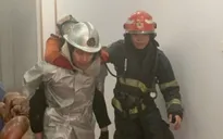 Cháy nhà trên đường Âu Cơ, 2 bà cháu mắc kẹt được giải cứu kịp thời