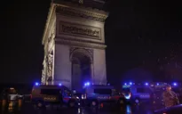 Đâm dao tại Khải Hoàn Môn (Pháp) nhắm vào cảnh sát 