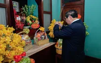 Thủ tướng Phạm Minh Chính dâng hương tưởng nhớ Chủ tịch Hồ Chí Minh tại Nhà 67