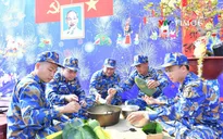 Tết sớm giữa đại dương của những "sứ giả hòa bình" trên Tàu 17