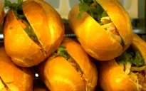 Điều tra vụ nghi ngờ ngộ độc bánh mì tại Nghệ An