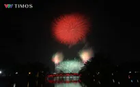 Pháo hoa thắp sáng đêm Giao thừa, Hà Nội hân hoan chào năm mới Bính Ngọ