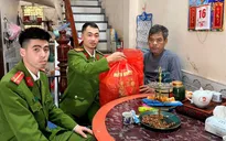 Công an xã kịp thời giúp đỡ đưa người bị tai biến đến bệnh viện cấp cứu dịp Tết
