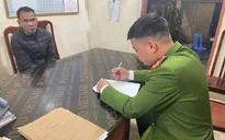 Phát hiện đối tượng giấu ma túy trong túi áo mưa