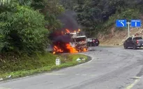Xe tải bốc cháy khi đang lưu thông trên đèo Khánh Lê