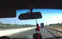 Cảnh sát giao thông cảnh báo nguy cơ tai nạn trên cao tốc sau Tết do chuyển làn không bật xi nhan