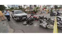 Xe ô tô mất lái húc hàng chục xe máy tại Hải Phòng, nhiều người bị thương