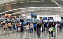 Sân bay Nội Bài đón lượng khách kỷ lục trong ngày cuối nghỉ Tết Bính Ngọ