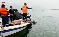 Tìm thấy nạn nhân mất tích đầu tiên trong vụ lật tàu chở khách trên hồ Thác Bà