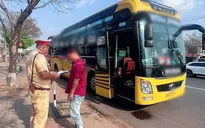 Xe khách chở quá người, đi sai làn trên Quốc lộ, tài xế và doanh nghiệp bị lập biên bản