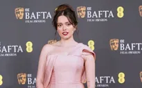 Diễn viên phim Sex Education vào Top mặc đẹp nhất thảm đỏ BAFTA 2026