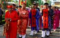 Người dân TP Hồ Chí Minh nô nức tham dự lễ Khai hạ - Cầu an