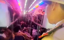 Xe khách 21 chỗ “nhồi” 79 người, bị phạt 225 triệu đồng