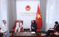 Thứ trưởng Bộ Ngoại giao Lê Thị Thu Hằng tiếp Công tước xứ Richmond và Phu nhân