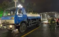 Xe máy tông xe bồn tưới nước ở Huế, nam thanh niên tử vong