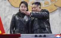 Con gái Chủ tịch Triều Tiên Kim Jong-un thu hút sự chú ý khi xuất hiện cùng cha