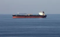 Iran đóng cửa Eo biển Hormuz