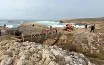 Sập cầu bộ hành tại bãi biển ở Tây Ban Nha, 5 người thiệt mạng