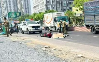 Xe buýt va chạm xe máy, 1 người tử vong