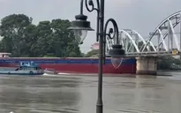 Sà lan đâm cầu Ghềnh khiến đường sắt Bắc – Nam tê liệt