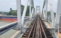 Tai nạn cầu Ghềnh khiến đường sắt gián đoạn, hơn 1.500 hành khách được chuyển tải bằng ôtô