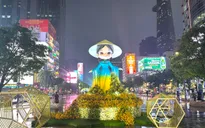 Người dân và du khách hào hứng trải nghiệm "Con đường Áo dài"