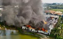 Cháy dữ dội xưởng nệm mút 1.000m² ở Đồng Nai