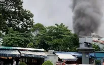 Cháy nhà trong hẻm ở TP Hồ Chí Minh, nhiều căn bị thiêu rụi