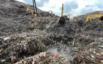 Núi rác sụp đổ ở Indonesia khiến ít nhất 5 người thiệt mạng, nhiều người mất tích
