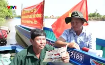 Xuồng máy gắn loa len lỏi kênh rạch Đất Mũi tuyên truyền bầu cử