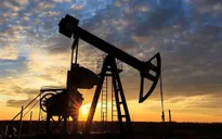 Trung tâm trung chuyển dầu mỏ quan trọng của UAE tạm ngừng hoạt động 