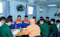 Cứu nạn thành công thuyền viên tàu vận tải bị chìm trên biển