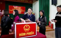 Trường hợp nào cử tri được nhờ người khác viết hộ phiếu, bỏ hộ phiếu bầu cử?