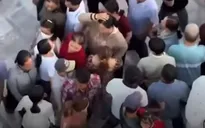 2 giây mất dây chuyền: Thủ đoạn dàn cảnh giật tài sản giữa điểm du lịch đông khách