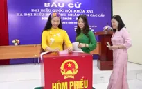 Cử tri nhiều thế hệ hòa nhịp ngày hội non sông